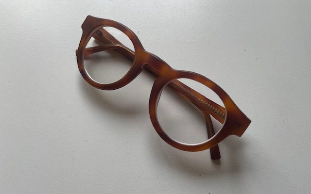 UNIVERSITY TEACHER (sharing knowledge)