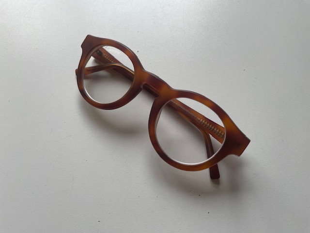 UNIVERSITY TEACHER (sharing knowledge)