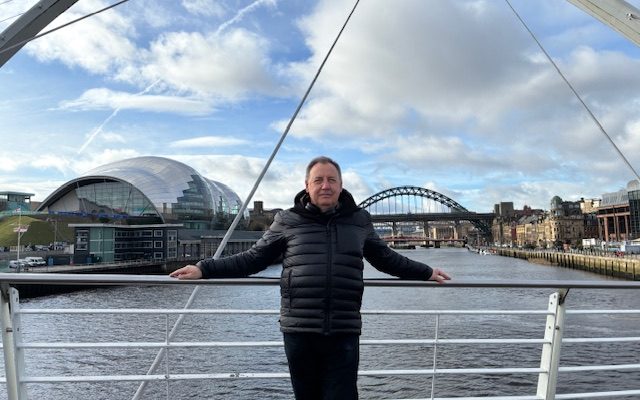 Who is Mark Knopfler ?